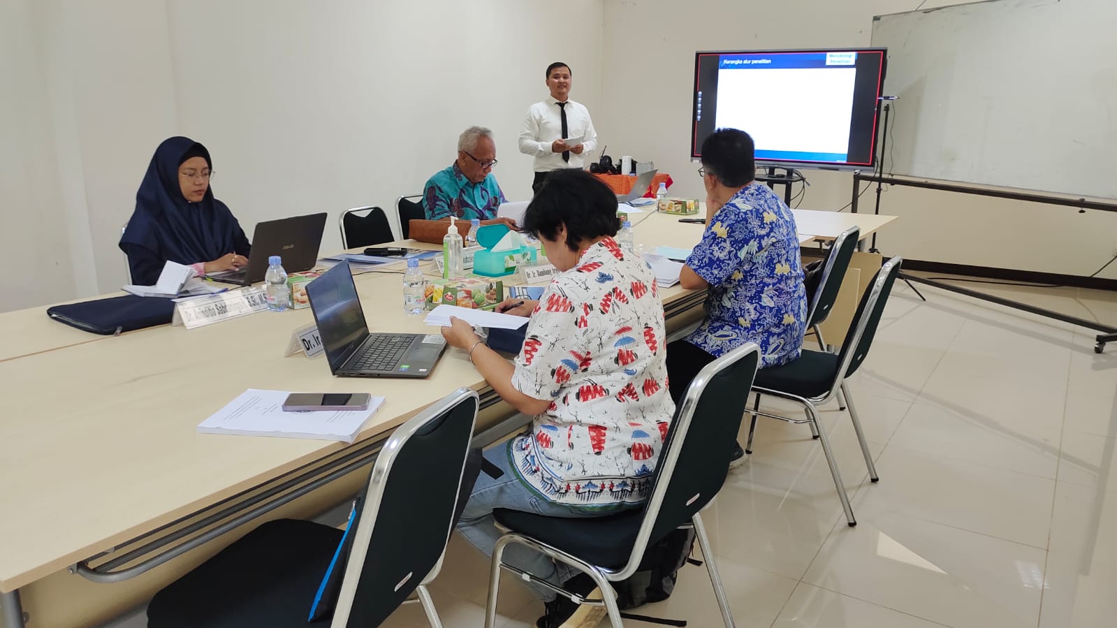 Colloquium Examination of Dissertation Proposal for Doctoral Program in Aquatic Resources Management by Muhammad Zainuddin